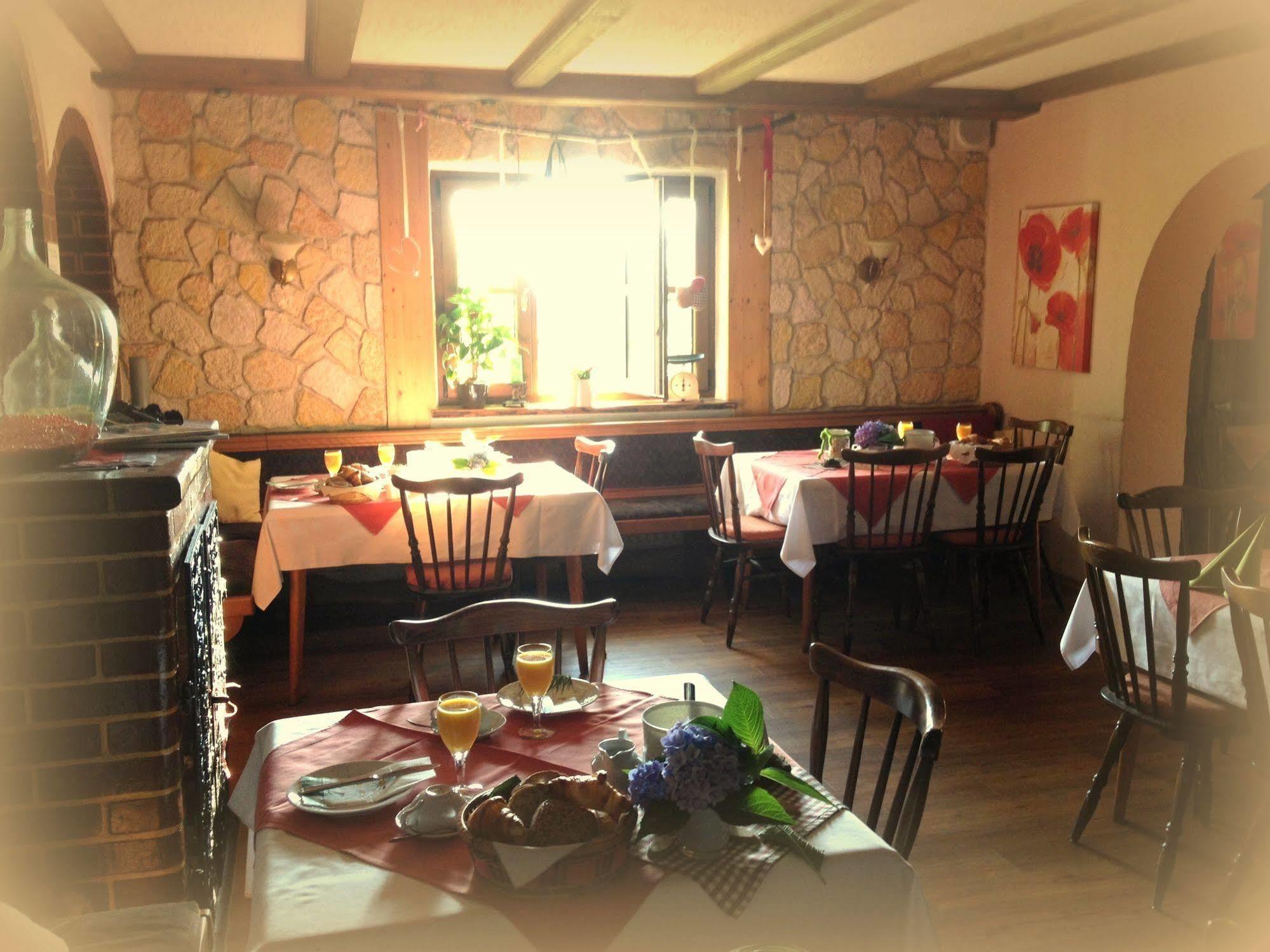 Antjes Schmankerlhotel Und Restaurant Trostau Exterior photo